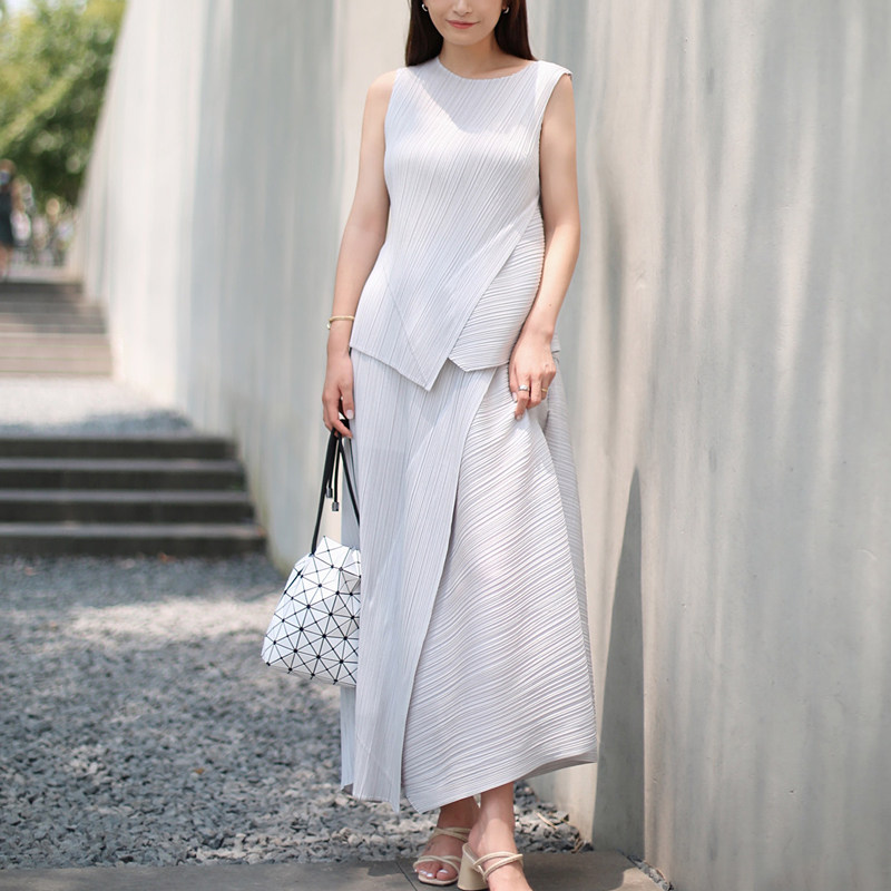 Asymmetric Top Women - Женский светло-серый плиссированный асимметричный комплект из